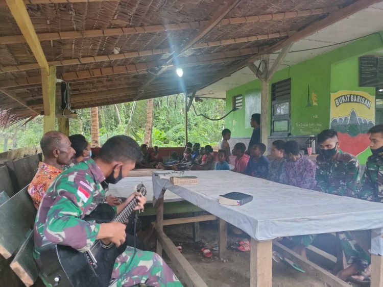 Harapkan Kedamaian Satgas 131/Brs Gelar Doa Bersama Warga Di Papua