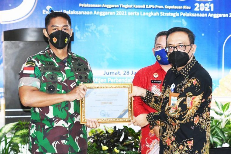 Brigjen TNI Jimmy Terima Anugerah Terbaik DJPb Prov Kepri