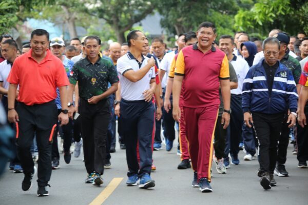 Membangun Silaturahmi Pangkoarmada I Gelar Olahraga Bersama TNI-Polri dan Forkompinda