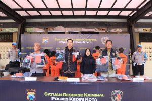 Empat perempuan diamankan, setelah aksi mereka sempat terekam CCTV dan viral di media sosial.