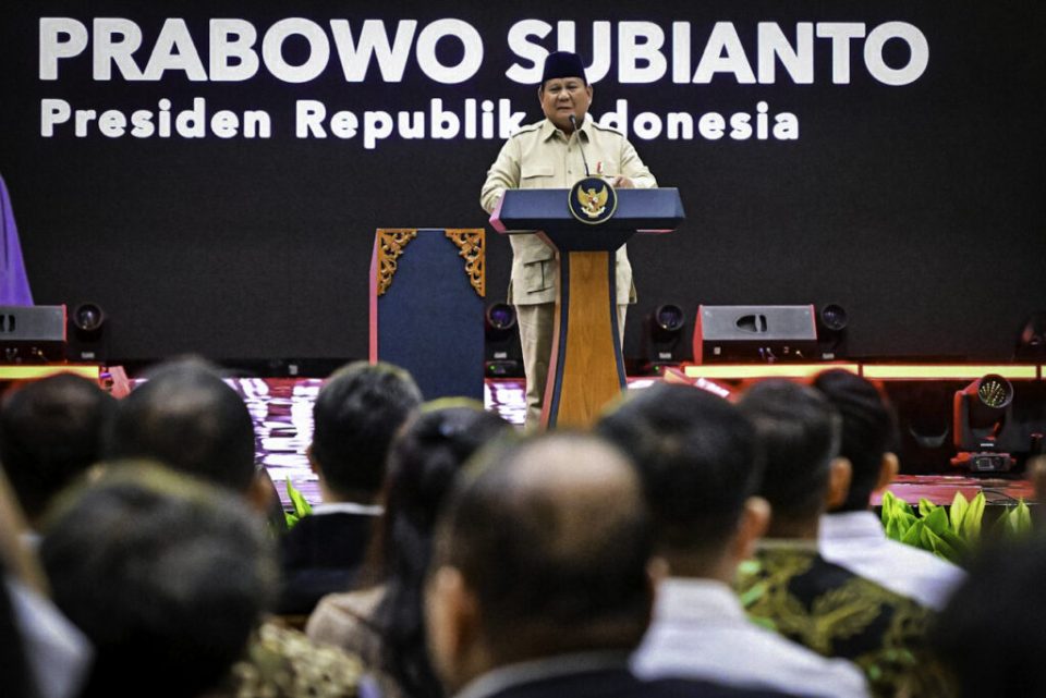 Presiden Prabowo Subianto menyampaikan sambutannya pada Kongres Partai Solidaritas Indonesia (PSI) 2025 yang digelar Minggu, 20 Juli 2025 di Edutorium Universitas Muhammadiyah Surakarta, Kota Surakarta, Provinsi Jawa Tengah. (Foto: BPMI Setpres) Read more: https://setkab.go.id/cadangan-beras-capai-42-juta-ton-presiden-prabowo-tegaskan-komitmen-jaga-kedaulatan-pangan/