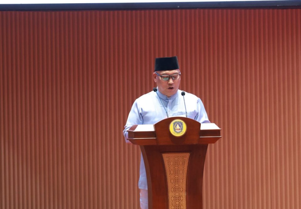 Rapat dipimpin Wakil Ketua III DPRD Kepri H. Bakhtiar, MA dan dihadiri oleh Wakil Gubernur Kepri, Nyanyang Haris Pratamura, SE., M.Si., yang menyampaikan langsung tanggapan pemerintah.
