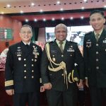 Dua perwira TNI, berhasil menyelesaikan program Defence and Strategic Studies Course