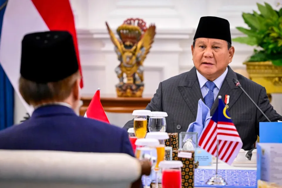 Presiden Republik Indonesia, Prabowo Subianto, menggelar annual consultation meeting atau pertemuan konsultasi tahunan dengan Perdana Menteri (PM) Malaysia, Dato’ Seri Anwar Ibrahim, di Istana Merdeka, Jakarta, pada Selasa, 29 Juli 2025. (Foto: BPMI Setpres)