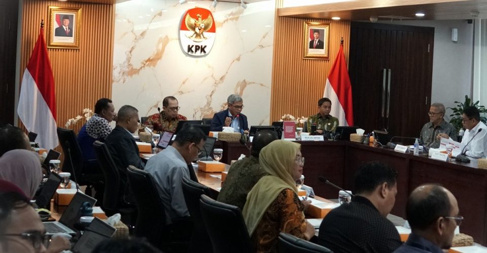 Komisi Pemberantasan Korupsi (KPK) mendorong pembenahan tata kelola sektor sumber daya alam (SDA), khususnya komoditas strategis seperti nikel.