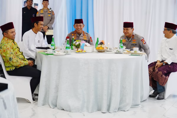 Kapolri Jenderal Listyo Sigit Prabowo melaksanakan kegiatan Sambang Petang di Pesantren Nurul Azhar