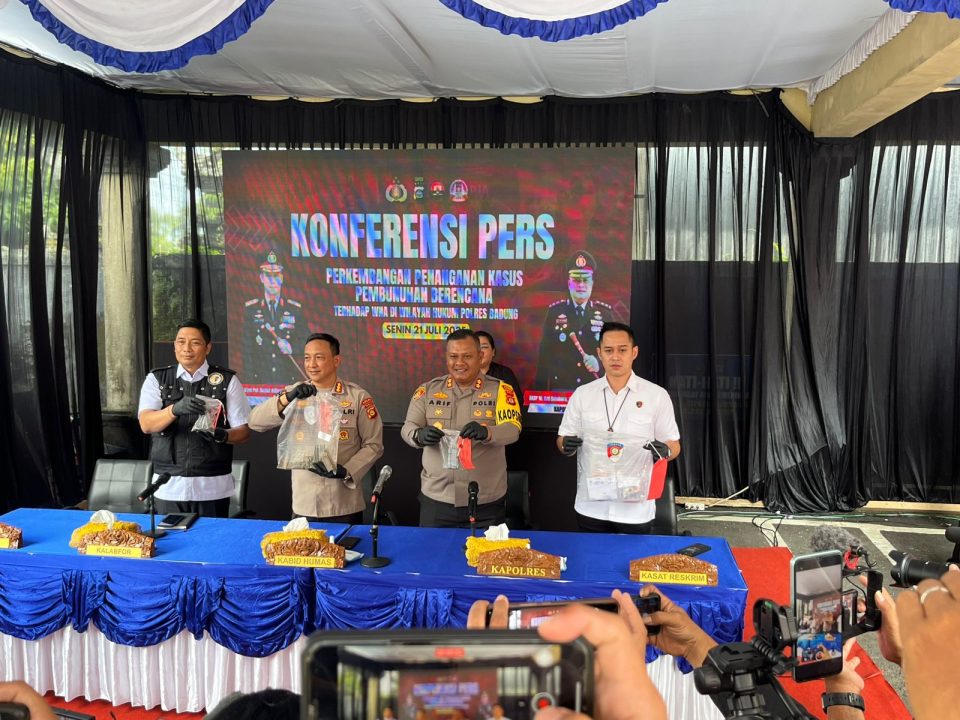 Perkembangan kasus penembakan yang menimpa warga negara asing (WNA) asal Australia. Konferensi pers digelar di Lobi Mapolres Badung pada Senin (21/7).