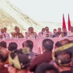 Wamen Polhukam RI Lodewitjk Freiderich Paulus (tengah) didampingi Gubernur Kepri Ansar Ahmad, Plt Wakajagung Prof Asep Nana Mulyana, Senin (28/7/2025). (Enji/Diskominfo Kepri)