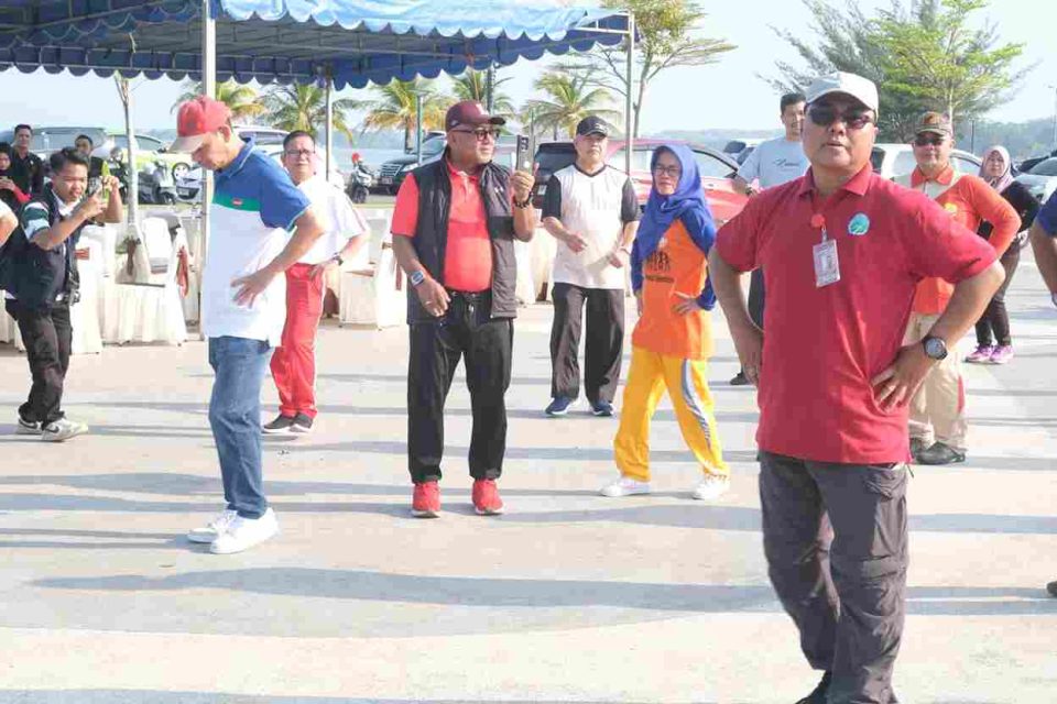 Pemerintah Kota Tanjungpinang menggelar kegiatan senam bersama yang dirangkaikan dengan perayaan ulang tahun aparatur sipil negara (ASN) kelahiran bulan Juli, Kamis (24/7/2025)