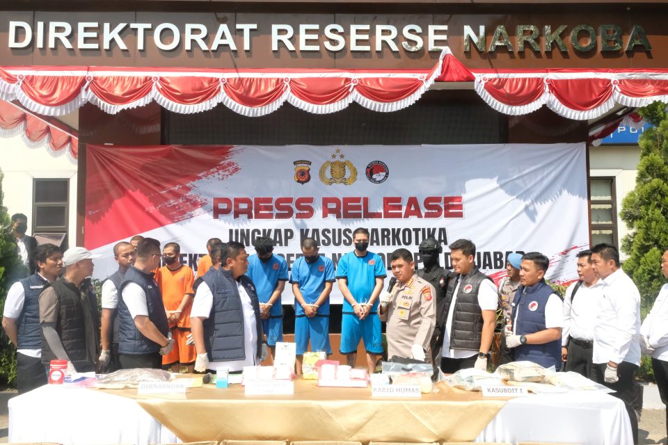 Direktorat Reserse Narkoba Polda Jawa Barat mengungkap sejumlah kasus peredaran narkotika selama Januari hingga Juli 2025.