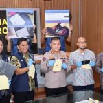 Direktorat Reserse Kriminal Khusus (Ditreskrimsus) Polda Metro Jaya berhasil menangkap dua pelaku penipuan daring berinisial T dan MFB