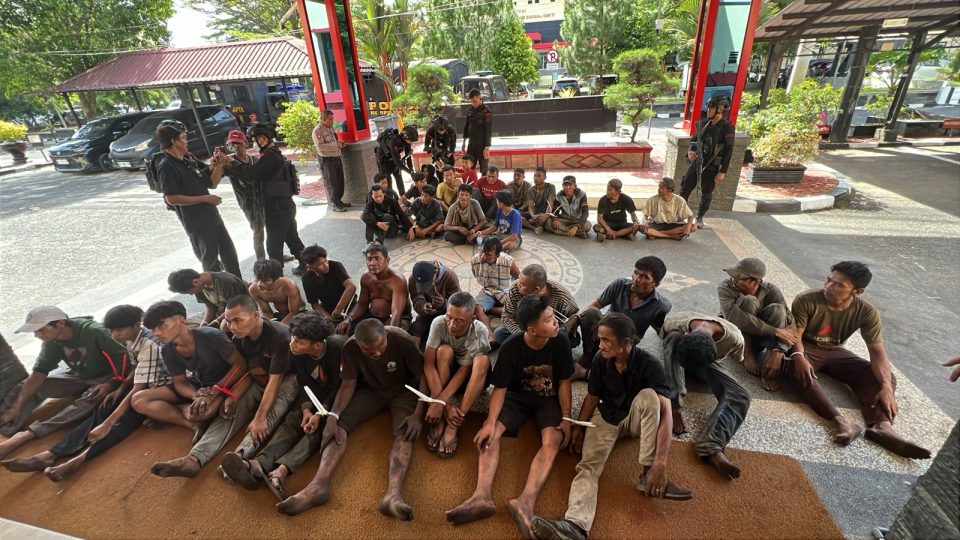 Dalam operasi penindakan yang digelar Minggu (20/7/2025) pagi di Jalan Yos Sudarso Km 12, Medan Labuhan, polisi mengamankan 38 orang.