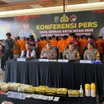 Kapolres Banjarbaru AKBP Pius X Febry Aceng Loda dalam konferensi pers di Aula Joglo Polres Banjarbaru pada Senin (14/7/2025