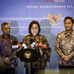 Menteri Keuangan (Menkeu) Sri Mulyani usai rapat menyampaikan keterangan pers kepada awak media di Istana Merdeka, Jakarta, pada Selasa, 22 Juli 2025. (Foto: BPMI Setpres) Read more: https://setkab.go.id/presiden-prabowo-tegaskan-pentingnya-deregulasi-dan-belanja-tepat-sasaran/