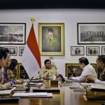 Presiden Prabowo Subianto memimpin rapat bersama jajaran menteri bidang perekonomian di Istana Merdeka, Jakarta, pada Selasa, 22 Juli 2025. (Foto: BPMI Setpres) Read more: https://setkab.go.id/presiden-prabowo-terima-laporan-apbn-2024-outlook-fiskal-2025-dan-penyusunan-rapbn-2026/