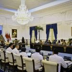 Presiden Prabowo Subianto memimpin rapat terbatas yang membahas perkembangan Kawasan Ekonomi Khusus (KEK) bersama sejumlah Menteri Kabinet Merah Putih di Istana Merdeka, Jakarta, pada Selasa, 22 Juli 2025. (Foto: BPMI Setpres) Read more: https://setkab.go.id/presiden-prabowo-pimpin-rapat-terbatas-bahas-kek-investasi-tembus-rp901-triliun-tenaga-kerja-terserap-47-ribu-lebih/