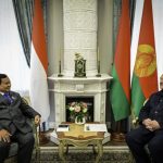 Presiden Republik Indonesia, Prabowo Subianto, singgah sejenak di Republik Belarus dan menggelar pertemuan hangat dengan Presiden Republik Belarus, Aleksandr Lukashenko, pada Selasa, 15 Juli 2025. (Foto: BelTa) Read more: https://setkab.go.id/bertemu-presiden-lukashenko-di-ozyorny-presiden-prabowo-bahas-kerja-sama-komoditas-strategis/