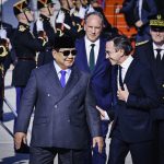 Presiden Republik Indonesia, Prabowo Subianto, tiba di Paris, Prancis pada Minggu, 13 Juli 2025, pukul 18.35 waktu setempat. (Foto: BPMI Setpres) Read more: https://setkab.go.id/disambut-jajar-kehormatan-presiden-prabowo-tiba-di-paris-untuk-hadiri-bastille-day/