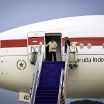 Presiden Republik Indonesia, Prabowo Subianto, tiba di Tanah Air pada Rabu, 16 Juli 2025, usai menuntaskan rangkaian kunjungan kerja ke sejumlah negara di kawasan Timur Tengah, Amerika Latin, dan Eropa. (Foto: BPMI Setpres) Read more: https://setkab.go.id/tiba-di-tanah-air-presiden-prabowo-tuntaskan-diplomasi-strategis-global-dari-brics-hingga-ieu-cepa/