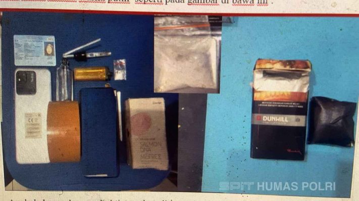Paket sabu dibungkus plastik klip bening, dibalut tisu, dan dilapisi lakban warna kuning serta biru