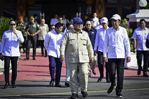 Usai menjalani rangkaian kunjungan kerja selama dua hari di Provinsi Jawa Tengah, Presiden Republik Indonesia Prabowo Subianto bertolak kembali ke Jakarta pada Senin sore, 21 Juli 2025. (Foto: BPMI Setpres)

Read more: https://setkab.go.id/usai-kunjungan-kerja-di-jawa-tengah-presiden-prabowo-bertolak-ke-jakarta/