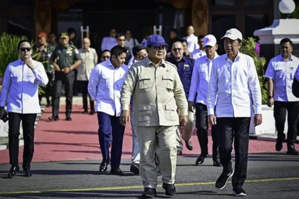 Usai menjalani rangkaian kunjungan kerja selama dua hari di Provinsi Jawa Tengah, Presiden Republik Indonesia Prabowo Subianto bertolak kembali ke Jakarta pada Senin sore, 21 Juli 2025. (Foto: BPMI Setpres)

Read more: https://setkab.go.id/usai-kunjungan-kerja-di-jawa-tengah-presiden-prabowo-bertolak-ke-jakarta/