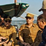 Wagub Kepri Nyanyang Haris Pratamura menghadiri panen raya rumput laut di Kecamatan Sugie Besar Kabupaten Karimun, Senin (21/7/2025). (Foto: Uya)