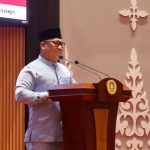Wagub Nyanyang Haris Pratamura menyampaikan jawaban Pemprov Kepri atas pandangan Fraksi Fraksi DPRD Kepri dalam Rapat Paripurna digelar, Jumat (11/7/2025). (Enji/Diskominfo Kepri)
