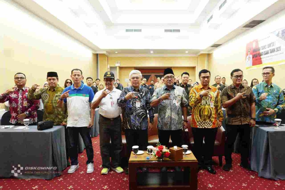 Wali Kota Tanjungpinang Lis Darmansyah secara resmi membuka kegiatan Bimbingan Teknis (Bimtek) bagi pelaku usaha tahun 2025