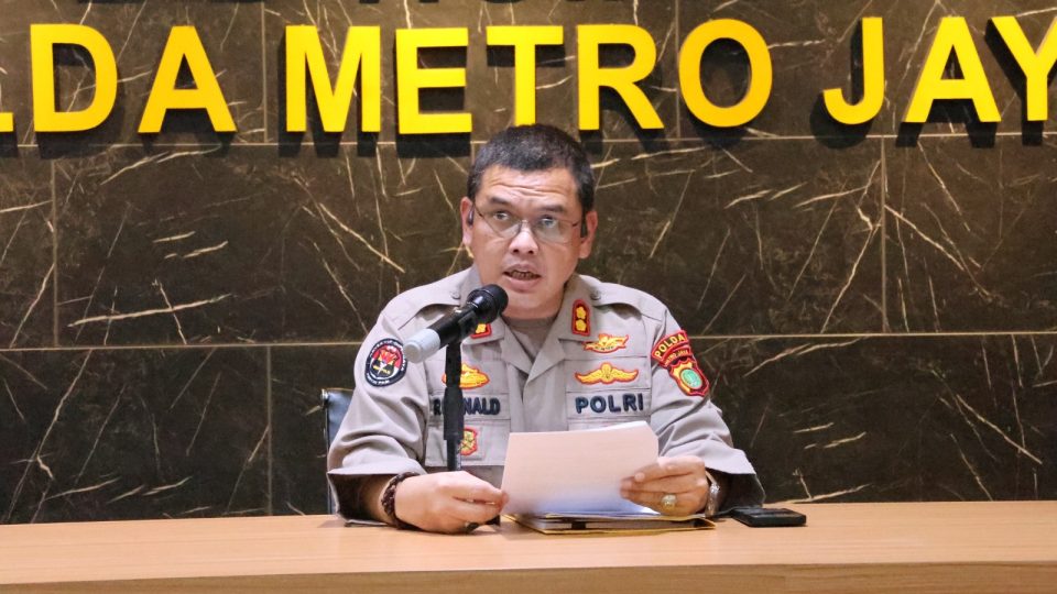 Wakil Direktur Reserse Siber Polda Metro Jaya, AKBP Fian Yunus, menjelaskan bahwa pengungkapan kasus ini bermula dari informasi masyarakat yang diterima pada 12 Juli 2025