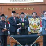 Wali Kota Tanjungpinang, melalui Sekretaris Daerah Kota Zulhidayat, menyampaikan apresiasi atas komitmen DPRD dalam pembahasan dokumen perubahan KUA dan PPAS tersebut.