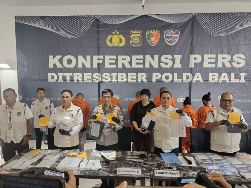 Pengungkapan kasus bermula dari laporan masyarakat pada 4 Juli 2025 tentang aktivitas mencurigakan di sebuah rumah di Jalan Batas Dukuh Sari, Gang Cendrawasih No. 12, Sesetan, Denpasar Selatan.