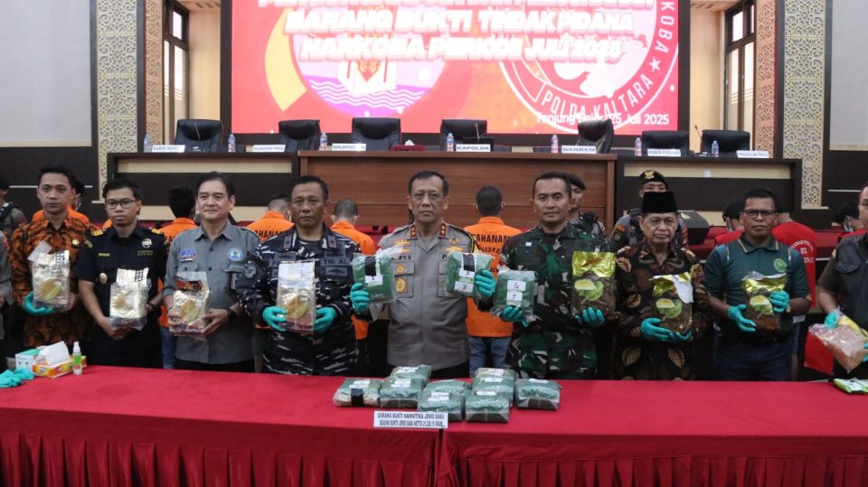 Dalam konferensi pers yang digelar pada Jumat (25/07/2025), Kapolda Kaltara Irjen Pol. Hary Sudwijanto, S.I.K., M.Si., mengumumkan pengungkapan empat kasus narkotika sepanjang bulan Juli 2025.