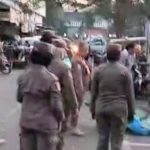 Para pedagang menolak dipindahkan ke pasar milik pengusaha swasta, karena selain biaya sewa dianggap terlalu tinggi