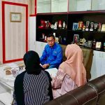 Sekda Kota Tanjungpinang, Zulhidayat, menerima kunjungan perwakilan BPJS Kesehatan di ruang pertemuan Bappelitbang, Jumat (1/8/2025).