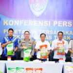 Bareskrim Polri menetapkan tiga tersangka dari PT Pangan Indah Makmur (PIM) terkait produksi dan peredaran beras premium merek Sania, Fortune, Sovia, dan Siip