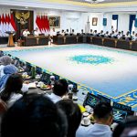 Presiden Prabowo Subianto memimpin Sidang Kabinet Paripurna ke-8 pemerintahan Kabinet Merah Putih yang digelar di Ruang Sidang Kabinet, Istana Kepresidenan Jakarta, pada Rabu, 6 Agustus 2025. (Foto: BPMI Setpres)